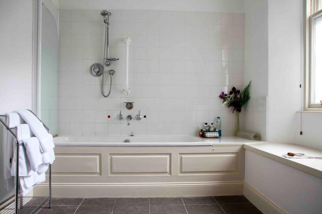 הוילה סטרת'ייר Airlie House Self Catering מראה חיצוני תמונה
