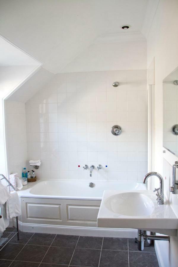 הוילה סטרת'ייר Airlie House Self Catering מראה חיצוני תמונה